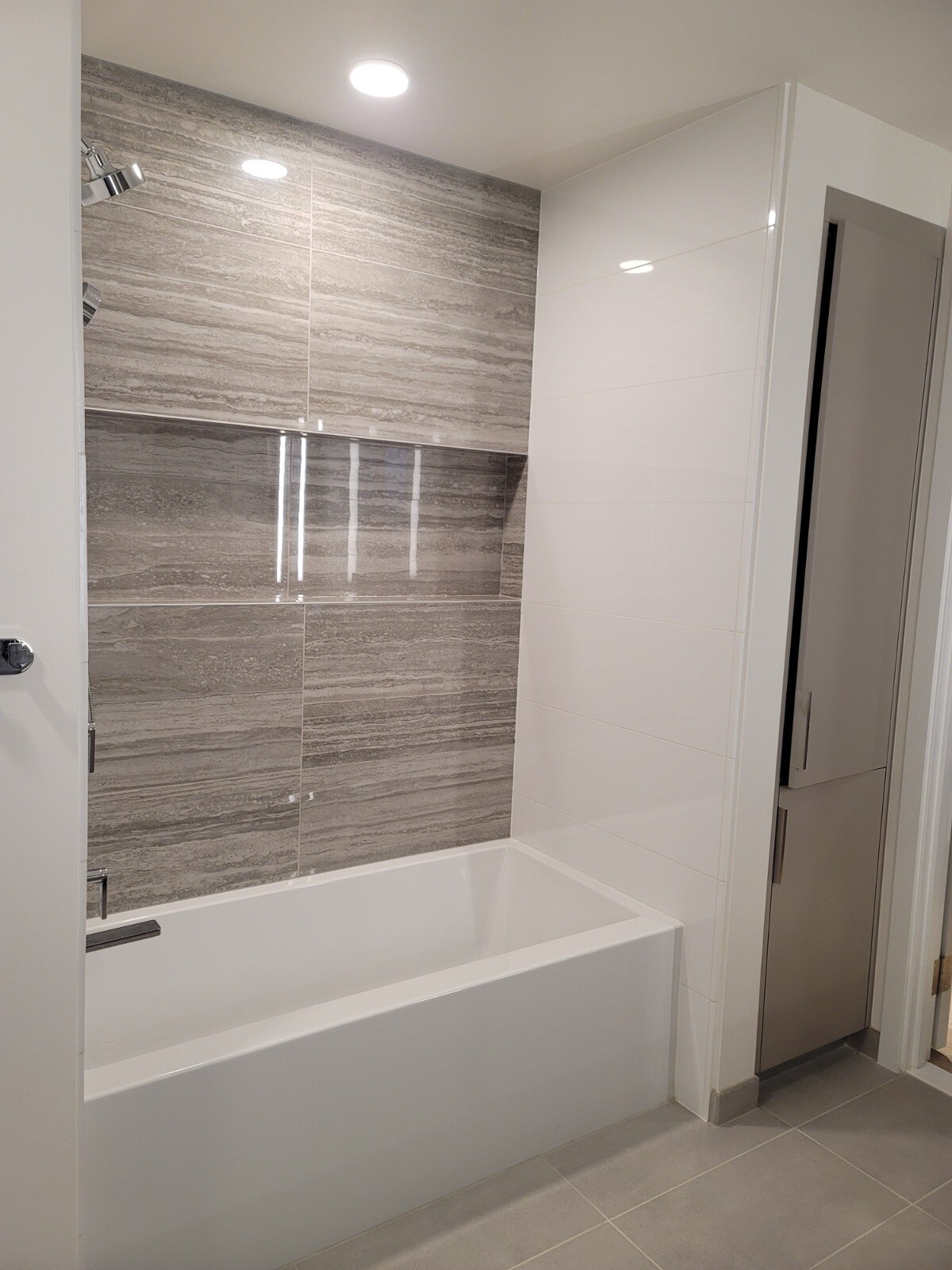 Building Photo - 2510 6th Ave