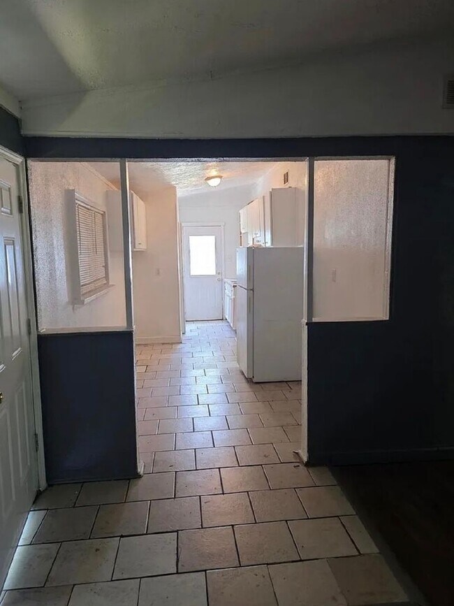 Building Photo - Charming 3BR House in East Saint Louis