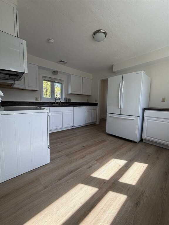 Building Photo - 326 N Main St