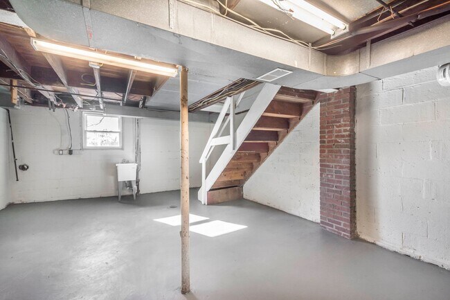 Building Photo - AVAILABLE JULY 1ST! ABSOLUTELY GORGEOUS & RENOVATED 2 bedroom in CASTLE SHANNON!