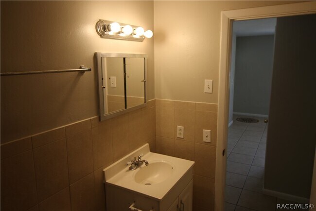 Building Photo - 13 S Washington St