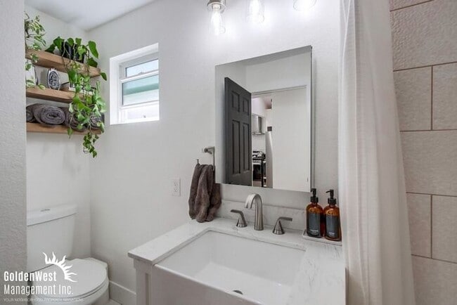Building Photo - Beautifully Remodeled 4Bdm 2Ba Home with Detached Room/Gym Home in Talmadge Neighborhood.