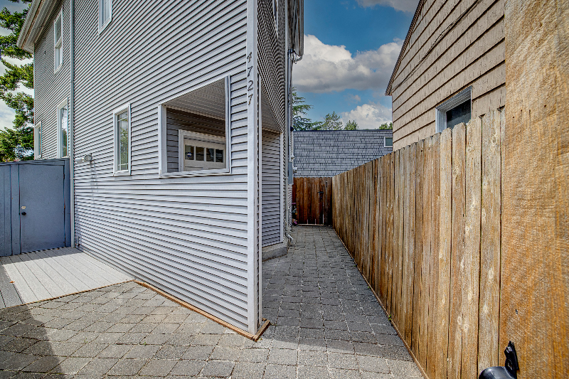 Building Photo - 4727 Sand Point Way NE