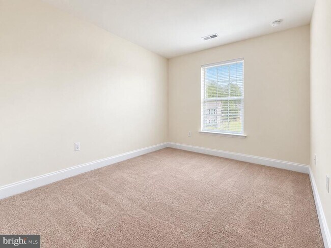 Building Photo - 115 Bay Hill Ln