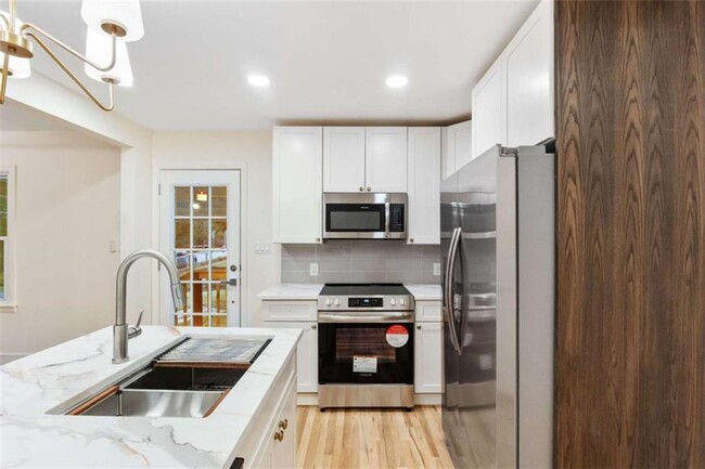 Building Photo - 6048 Blackhawk Trail SE