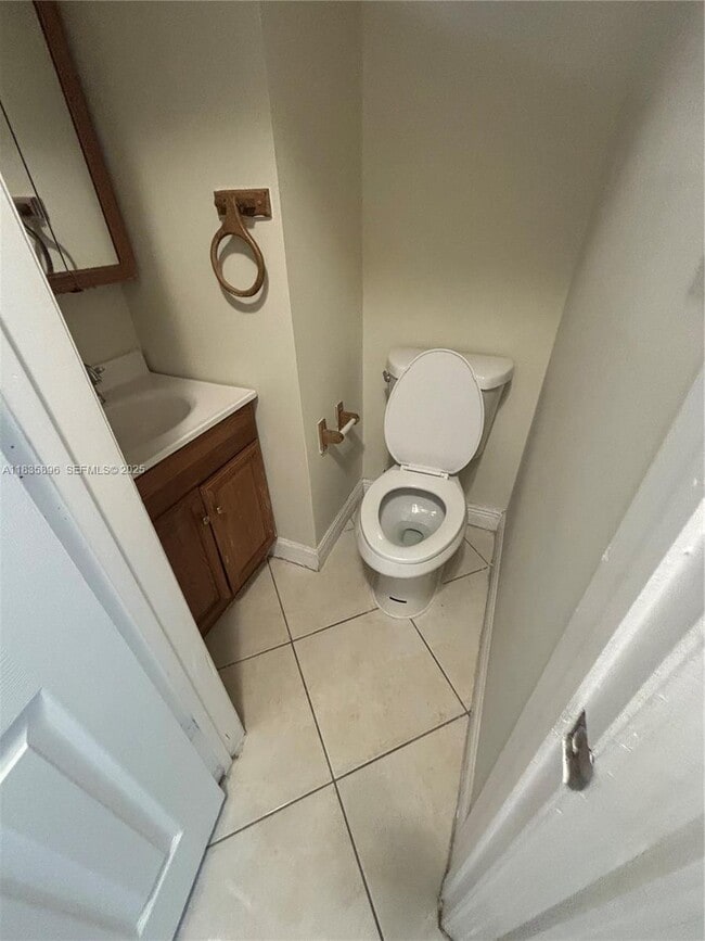 Building Photo - 4156 SW 24th St