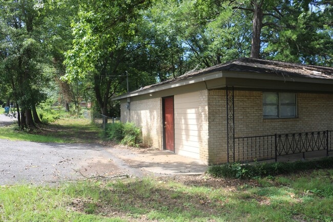Building Photo - 3908 Bridle Path