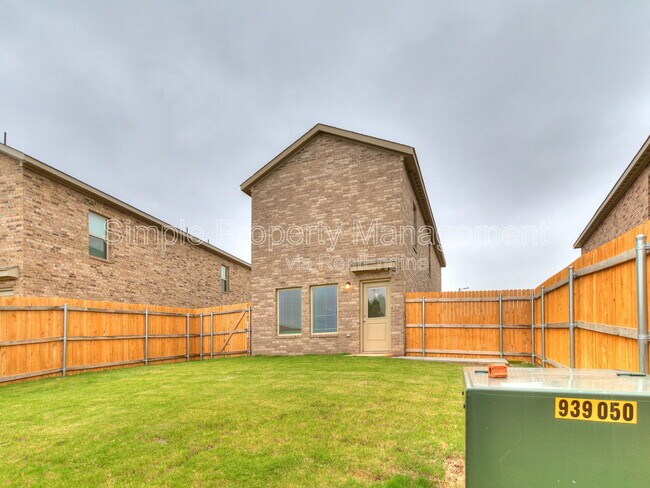 Building Photo - 14803 Parkway Center Ave