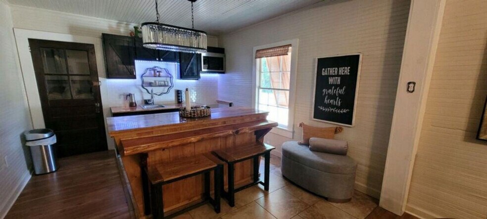 Building Photo - 209 Stone Cir