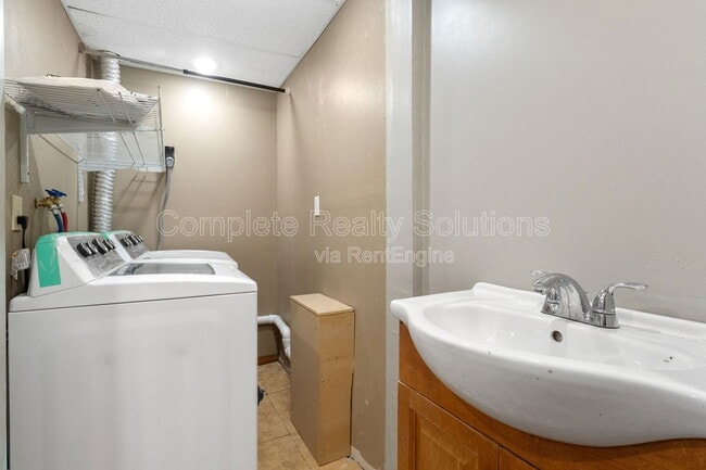 Building Photo - 5339 Vine Ave