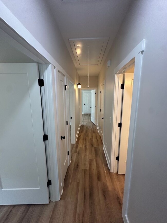 Building Photo - BRAND NEW 3 Bedroom Apartment in Shelbyville!