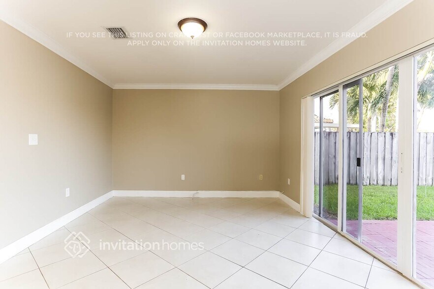 Building Photo - 16201 SW 141st Ave
