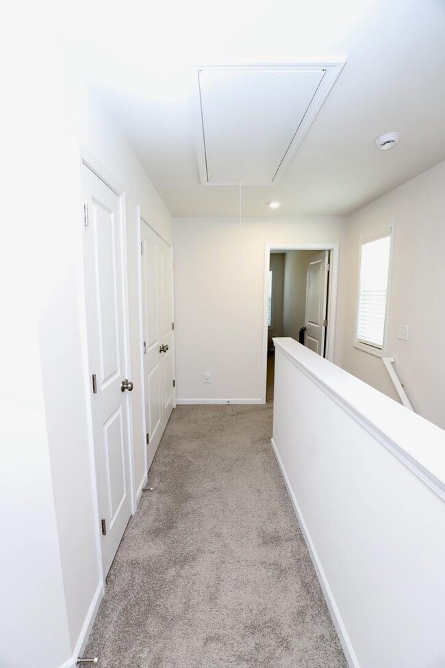 Building Photo - 1049 Crescent Moon Lp