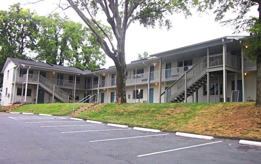 Outside of apartment - 803 Hillview Heights