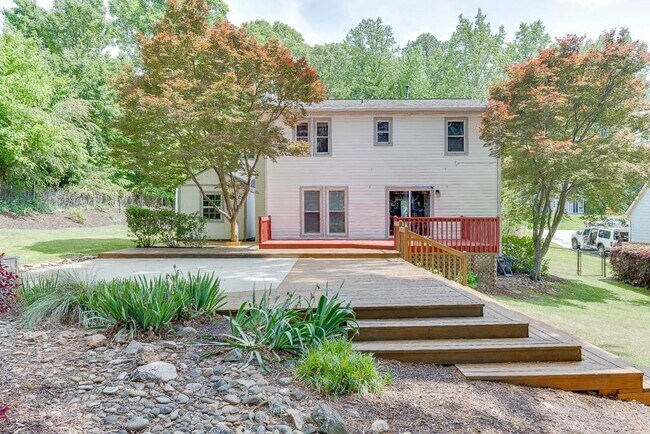 Building Photo - 1813 Rambling Woods Dr NW