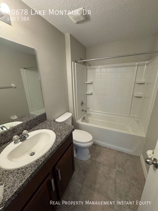 Building Photo - 10678 Lake Montauk Dr