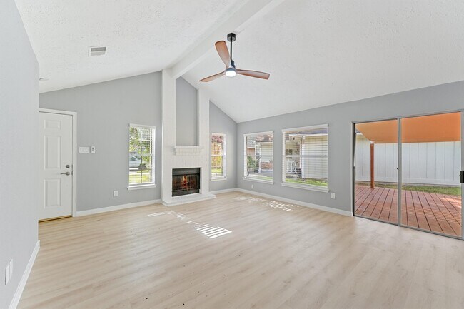 Building Photo - 9323 Goodmeadow Dr