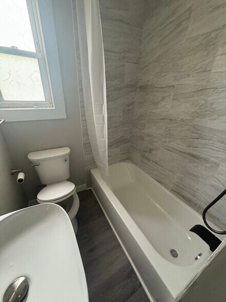 Building Photo - 401 Lafayette Ave