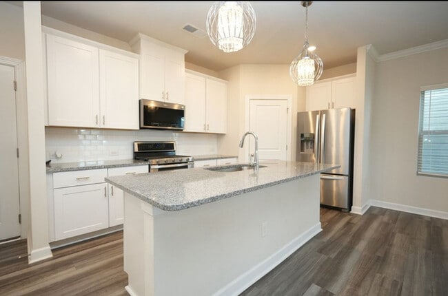 Building Photo - !!! COMING SOON!!! Updated 3BR 3BA Home w/ Private Yard • Stainless Kitchen • Loft in Huntersville