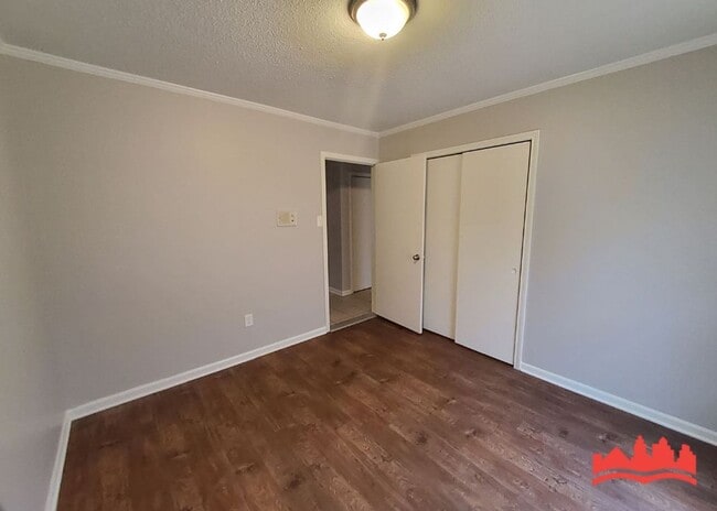 Building Photo - 5737 Scottsdale Ave