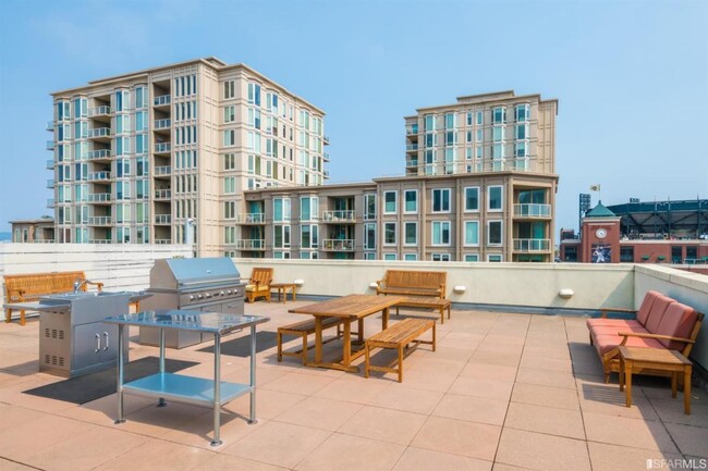 Rooftop (BBQ Area) - 88 Townsend St