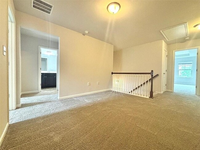 Building Photo - 1700 Paxton Dr SW