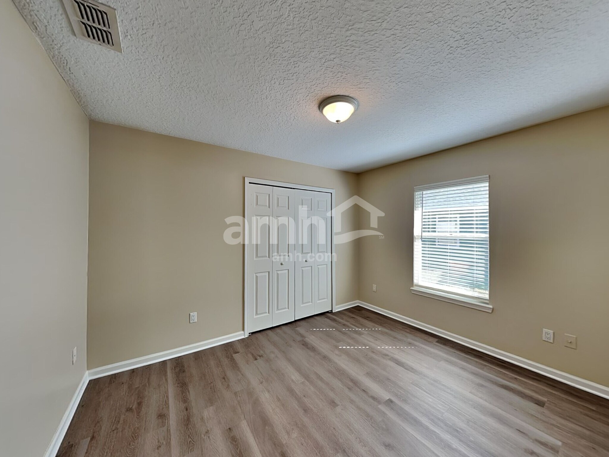 Building Photo - 1725 Dartmoor Ln