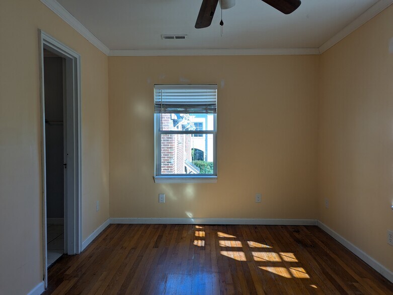 Building Photo - 527 Savannah Hwy