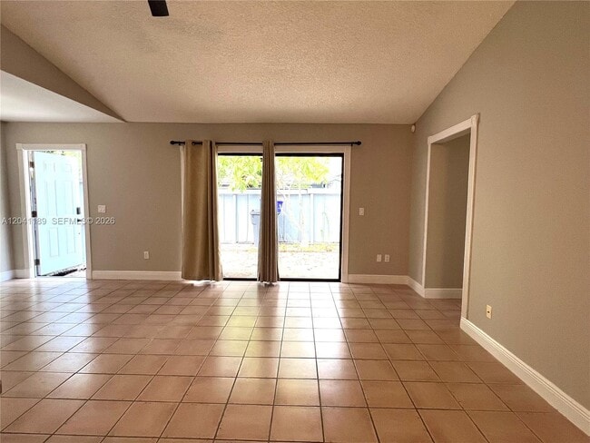 Building Photo - 1077 Goldenrod Rd