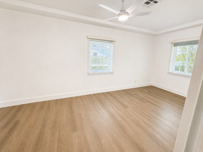 Building Photo - 917 N Mariposa St