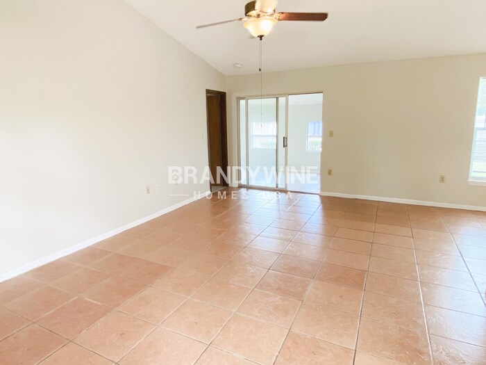 Building Photo - 4965 Reginald Rd