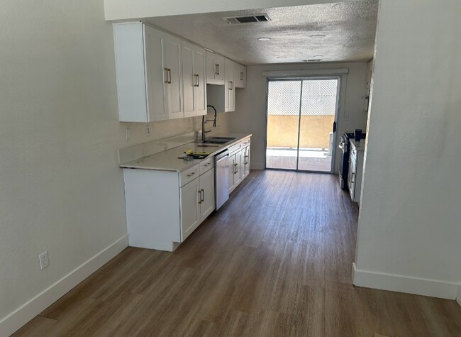 Building Photo - 15978 Muni Rd