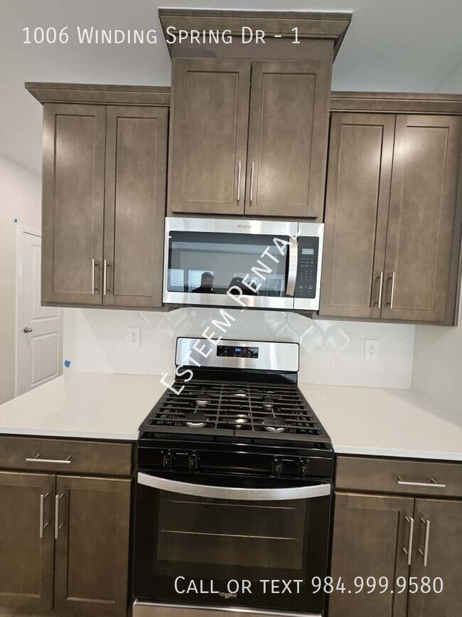 Building Photo - 1006 Winding Spg Dr