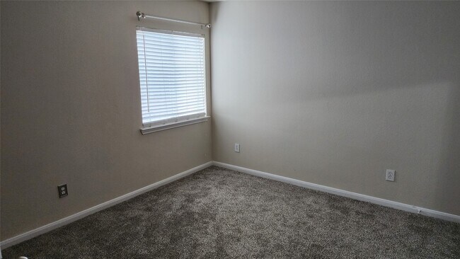 Building Photo - 3911 Falvel Cove Dr