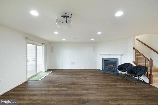 Building Photo - 42557 Dreamweaver Dr