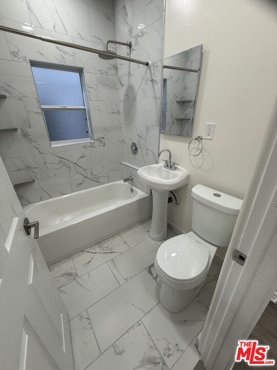 Building Photo - 5522 Sierra Vista Ave