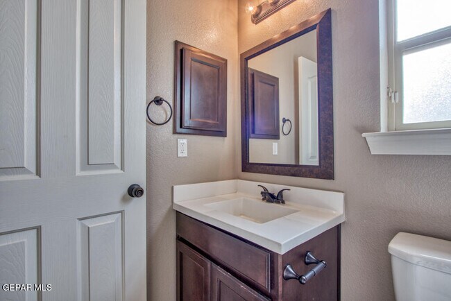 Building Photo - 221 S Stoneside Dr