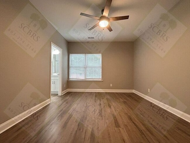Building Photo - Modern 6-bedroom, 5-bath homes Just 8 Bloc...