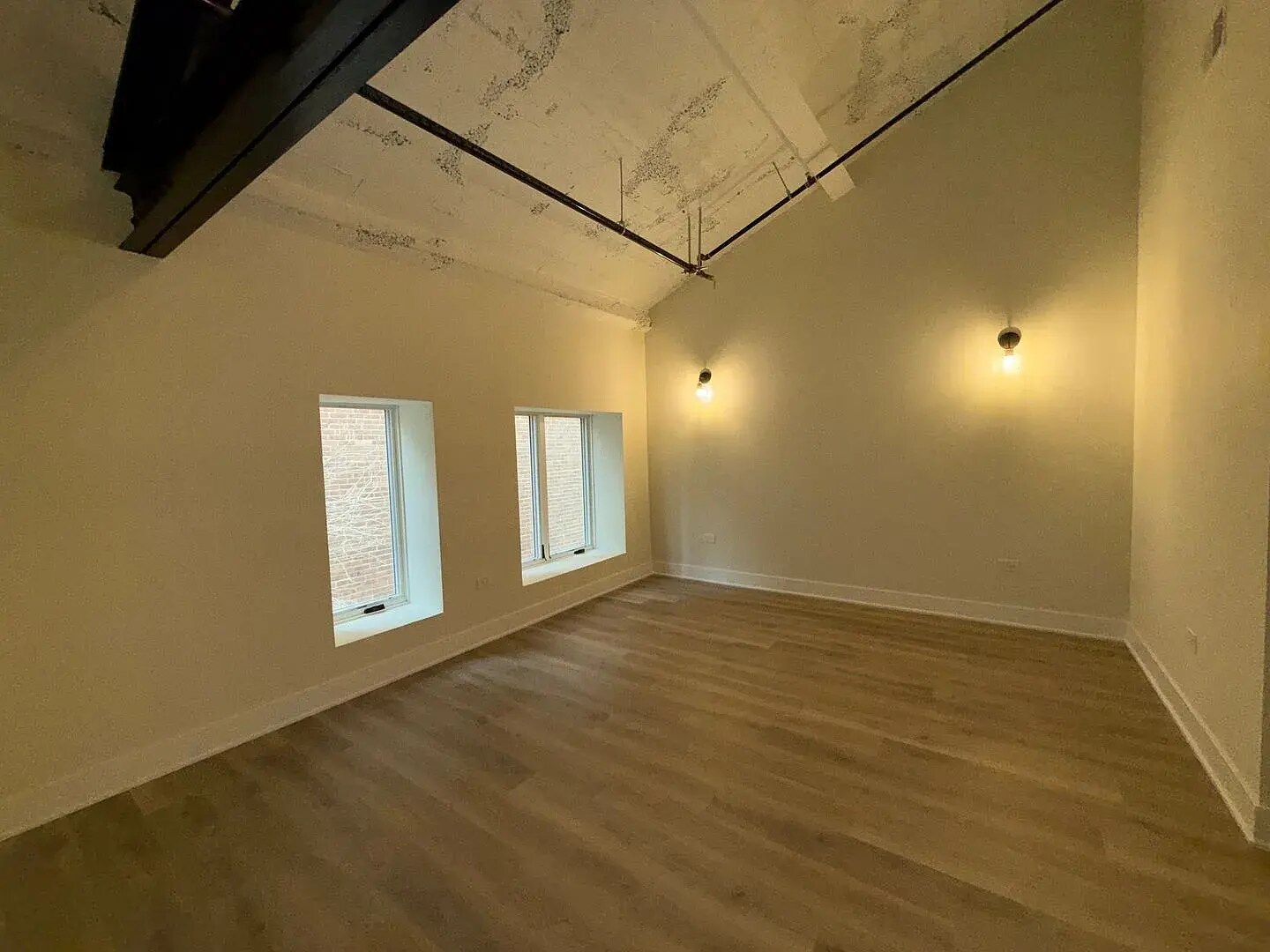 Building Photo - 1453 Maple Ave
