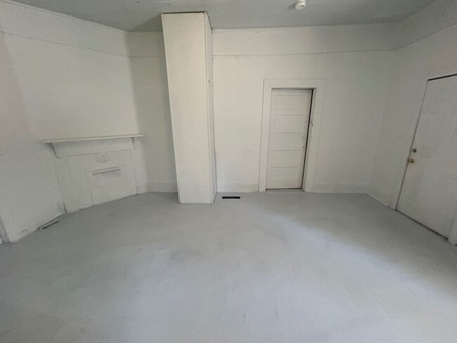 Building Photo - 110 Huger St