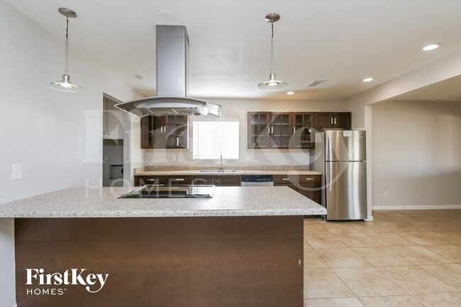 Building Photo - 2182 E Palmcroft Dr