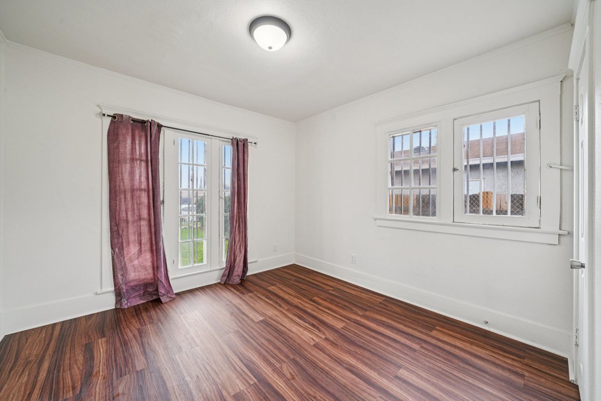 Building Photo - 280 E Orange St