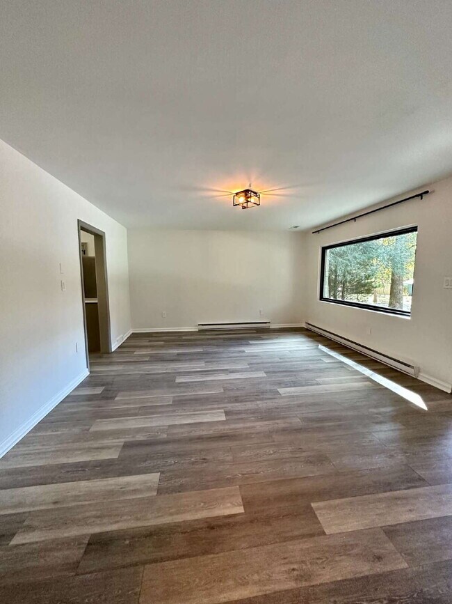 Building Photo - "Charming 2-Bed Gem with Granite Elegance ...