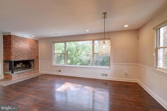 Building Photo - 8725 Susanna Ln