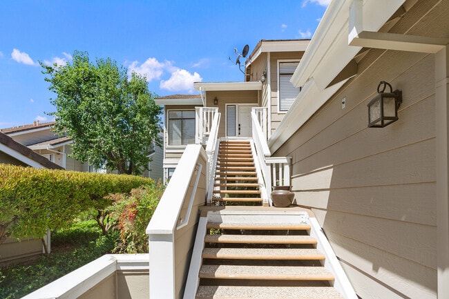 Building Photo - 31 Oak Knolls