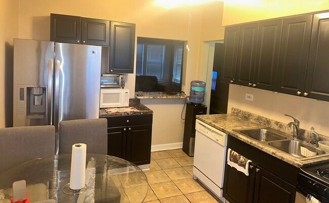 Building Photo - 3752 W Giddings St