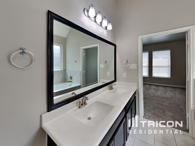 Building Photo - 21303 Mystic Oak Dr