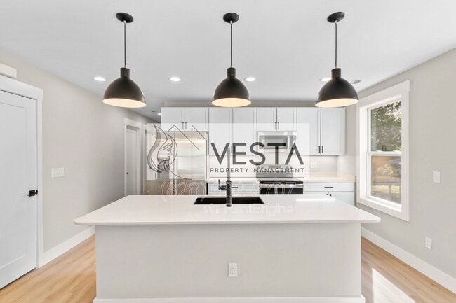 Building Photo - 192 Appalachian Way