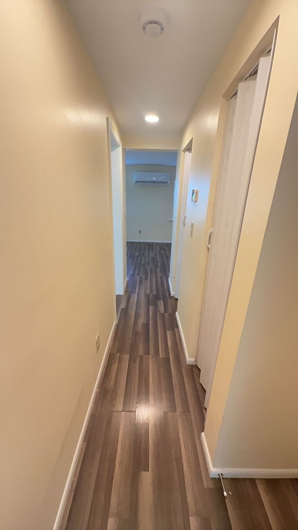 Building Photo - Cozy Two Bedroom, One Bath Single Family H...