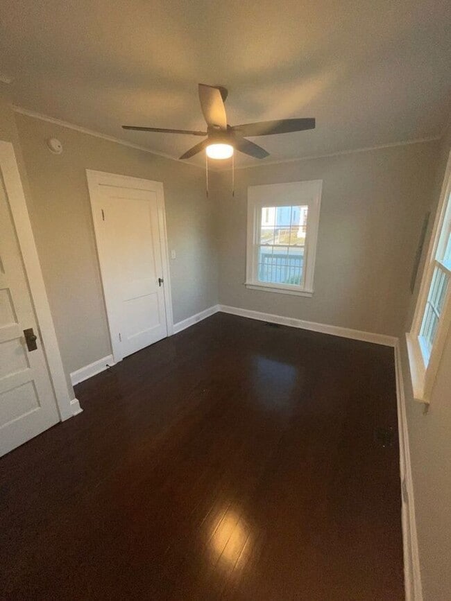 Building Photo - 924 Delaware Ave